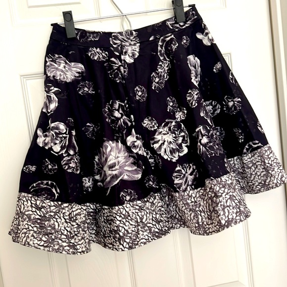 {Prabul Garung} White Floral Mini Skirt - Picture 2 of 3